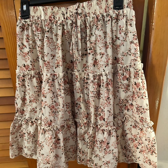 SHEIN Dresses & Skirts - SHEIN multicolored pullon skirt with tie in front